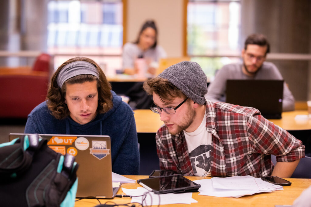 Students work together on on of the group study floors in Hodges Library