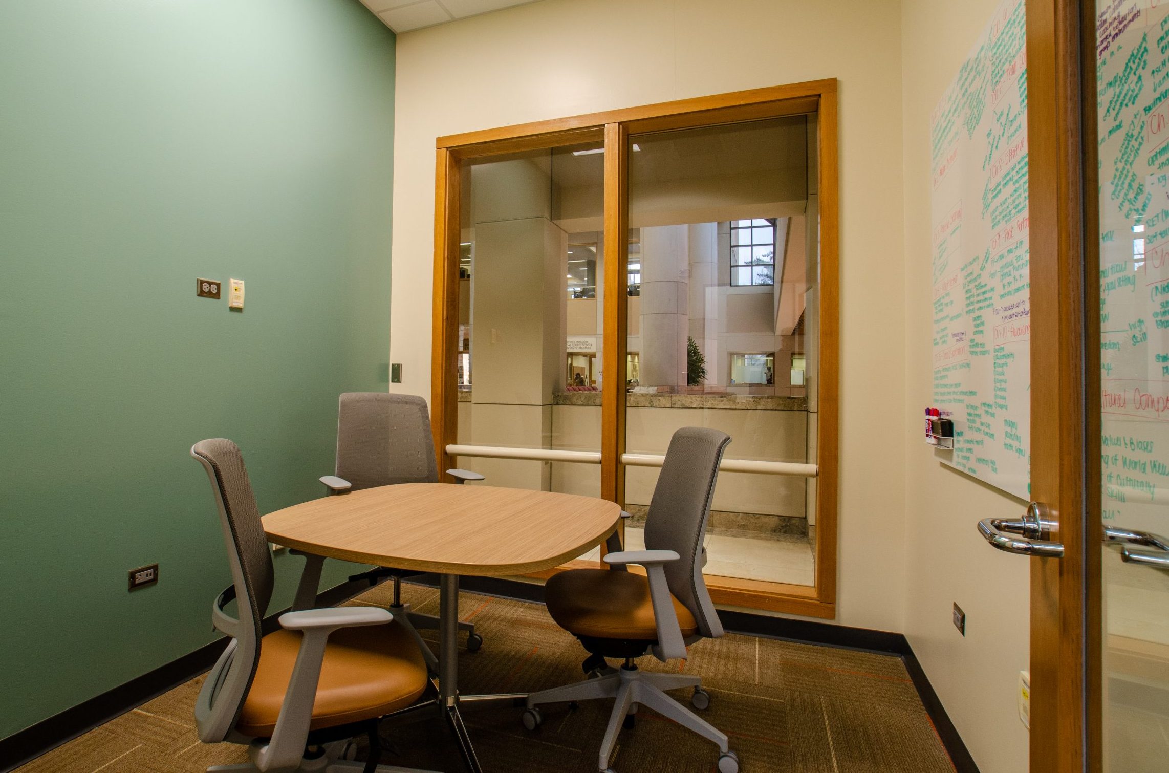 Graduate Commons Study Rooms - Small hodges library university of tennessee