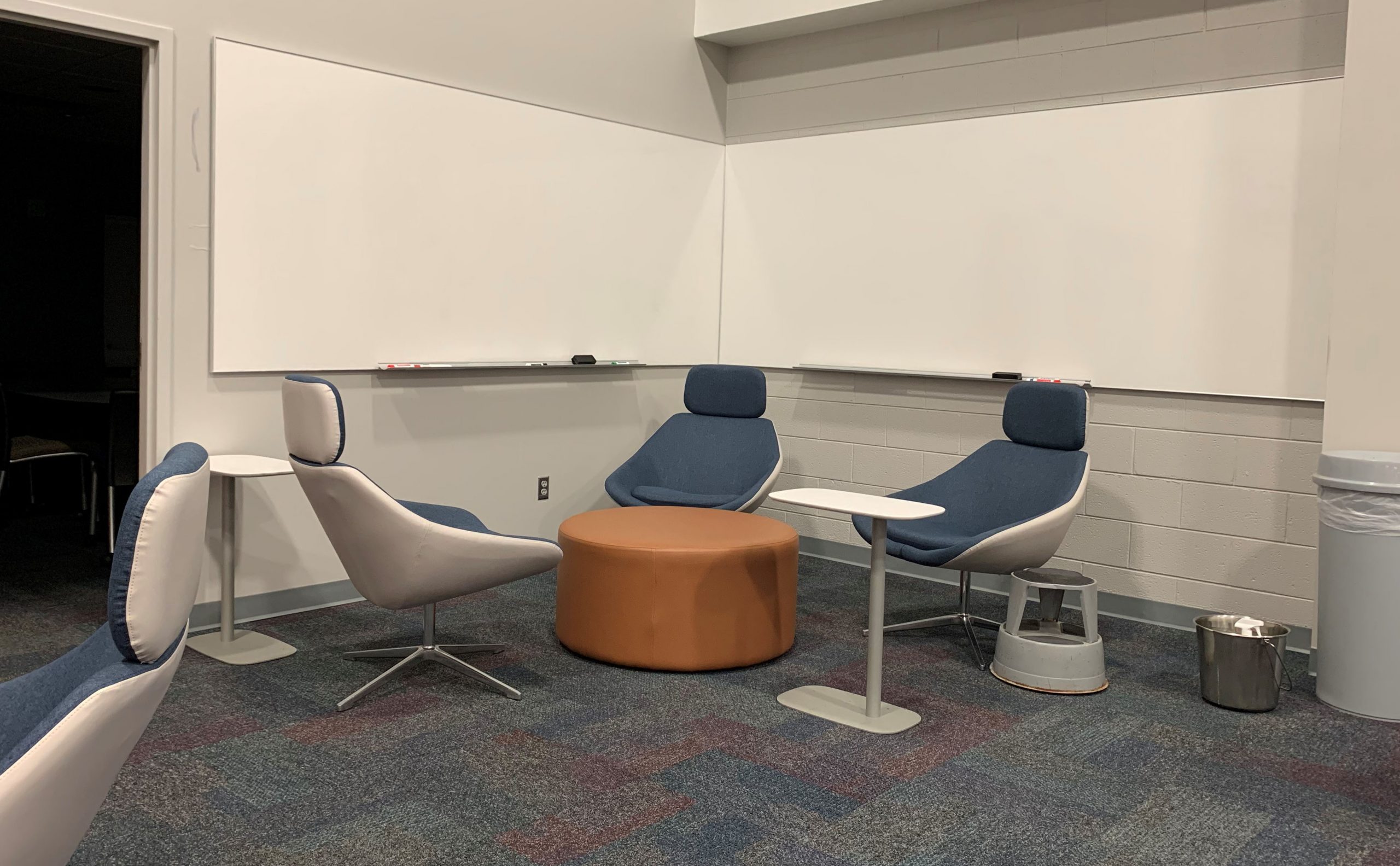 group seating area at pendergrass library university of tennessee