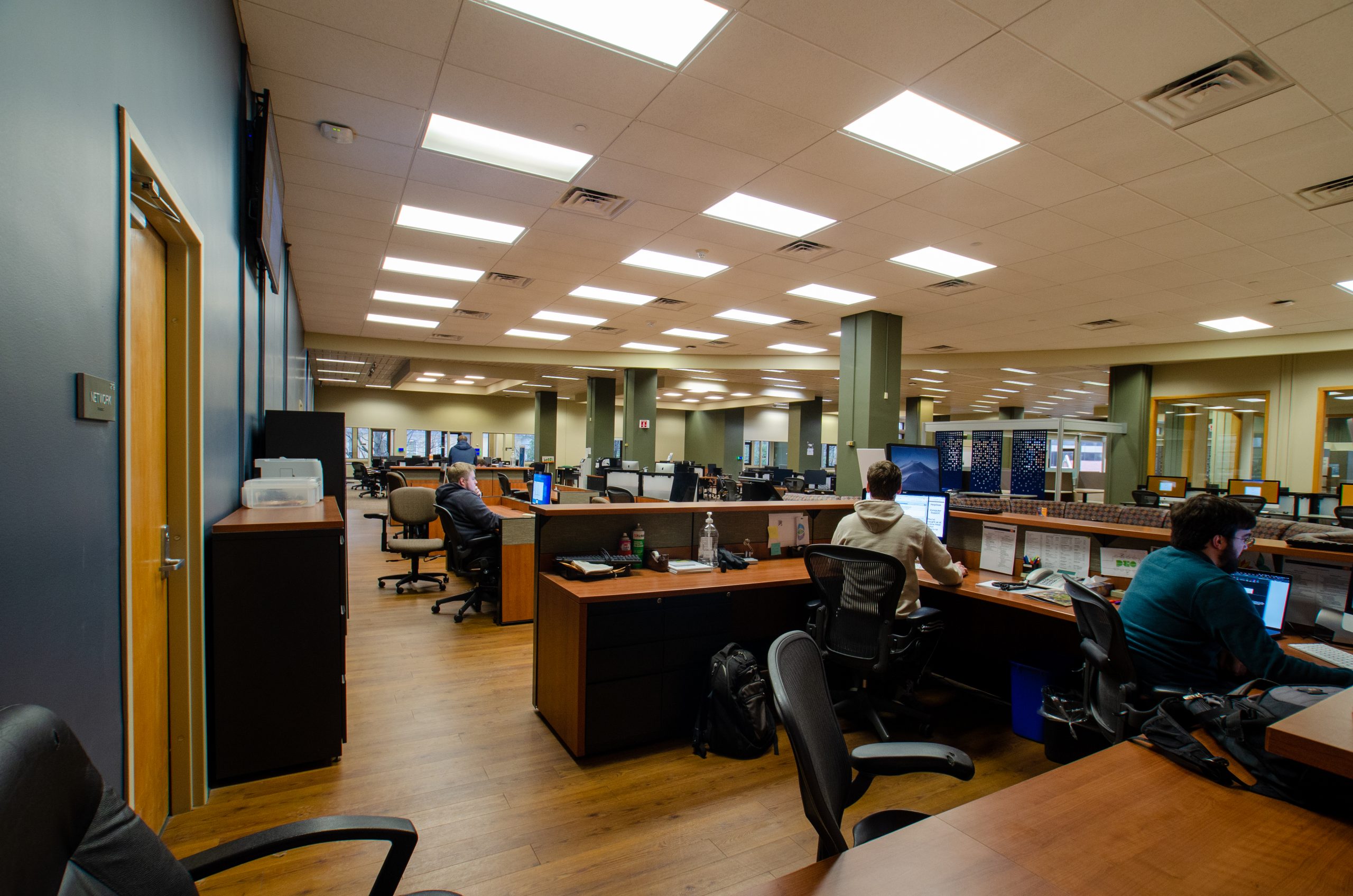 oit helpdesk and computer support in the commons of hodges library